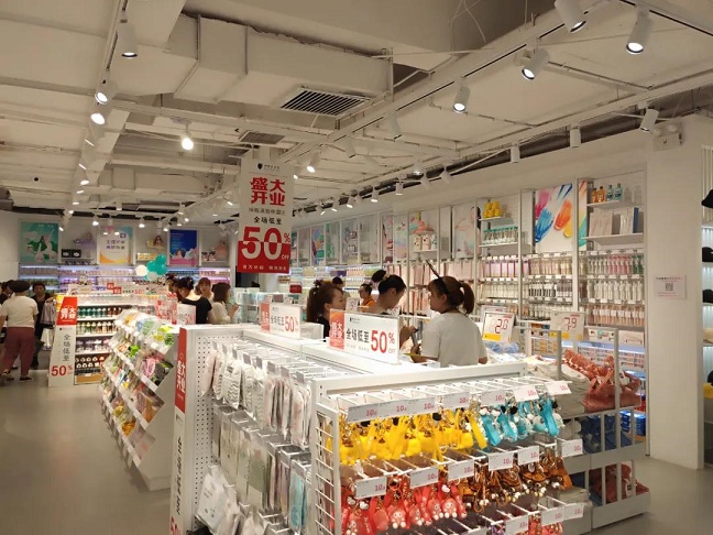 回望2021,谁还在新开美妆店？